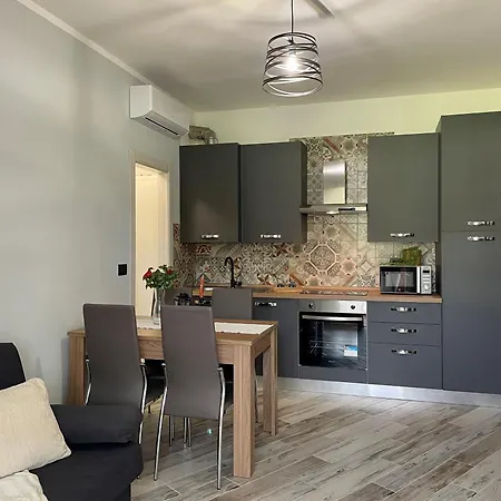 Apartament Il Gabbiano Bilocale Con Piscina, Garage E A/c.