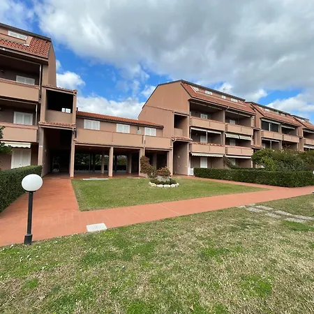 Il Gabbiano Bilocale Con Piscina, Garage E A/c. アパート ロアーノ