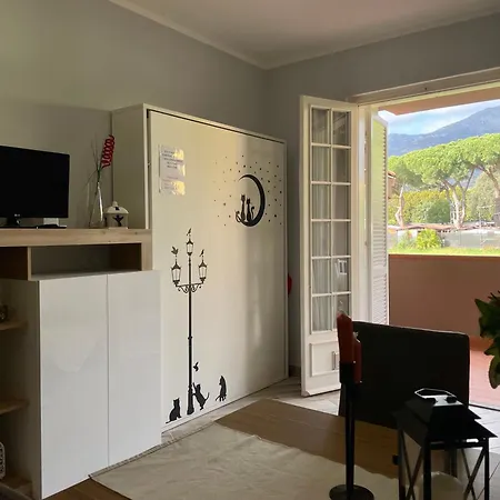 Il Gabbiano Bilocale Con Piscina, Garage E A/c. アパート ロアーノ