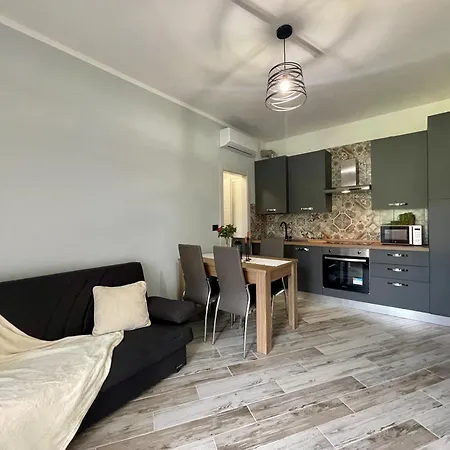 Il Gabbiano Bilocale Con Piscina, Garage E A/c. アパート ロアーノ