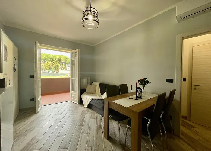 Il Gabbiano Bilocale Con Piscina, Garage E A/c. アパート ロアーノ