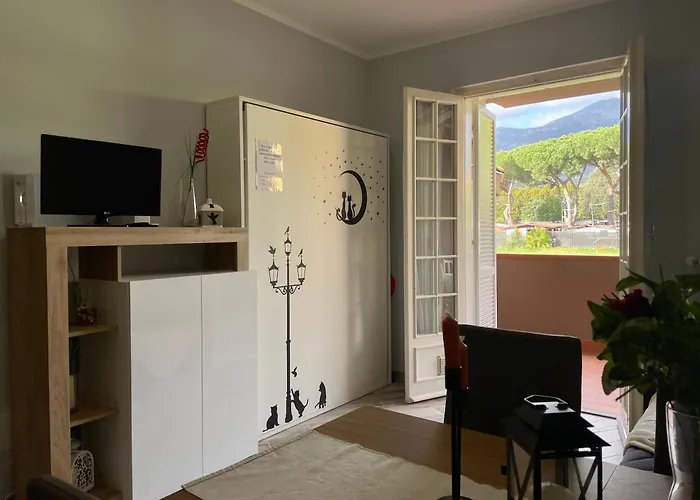 Il Gabbiano Bilocale Con Piscina, Garage E A/c. アパート ロアーノ
