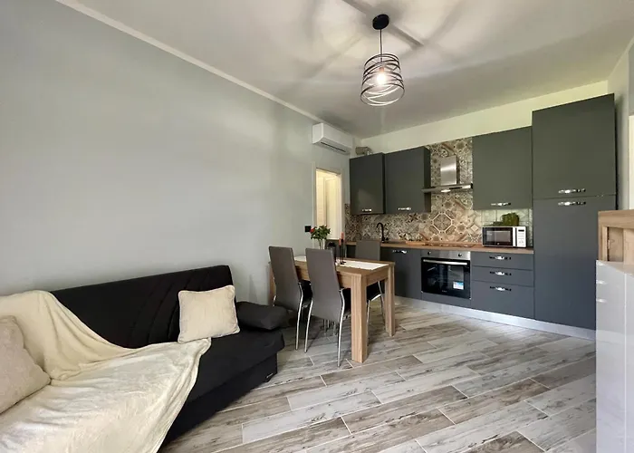 Il Gabbiano Bilocale Con Piscina, Garage E A/c. アパート ロアーノ