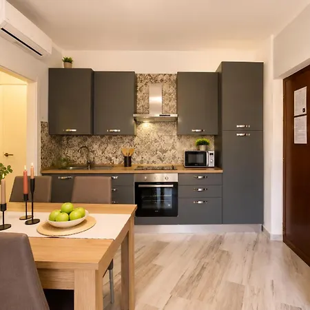Il Gabbiano Bilocale Con Piscina, Garage E A/c. Διαμέρισμα