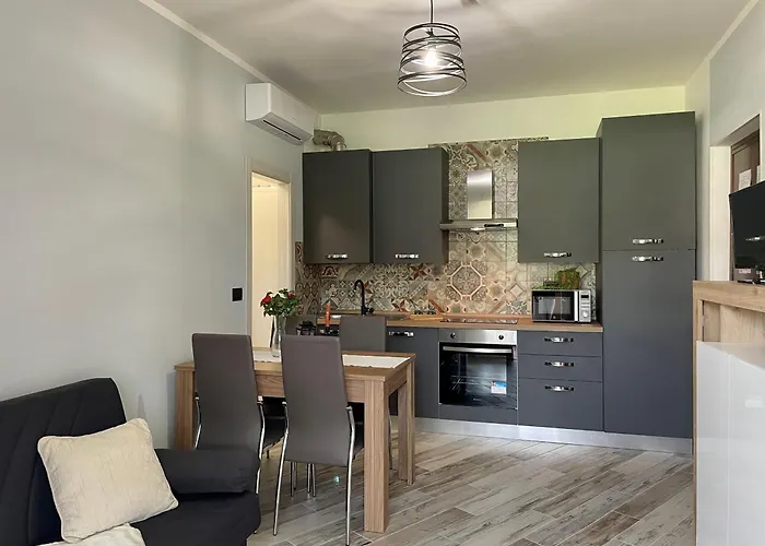 Lejlighed Il Gabbiano Bilocale Con Piscina, Garage E A/c.